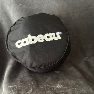 Caveat travel neck pillow